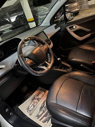 PEUGEOT 208 1.6 ACTIVE PACK 16V FLEX 4P AUTOMÁTICO